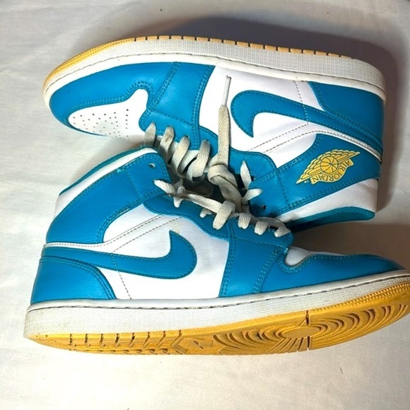 Men’s Nike Aqua, White & Gold Air Jordan 1 Mid DQ8426-400 Trainers Size 9 main image 10